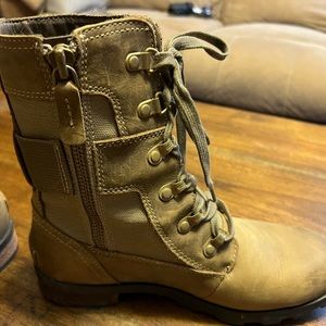Sorel Emelie Conquest Boots size 7.5